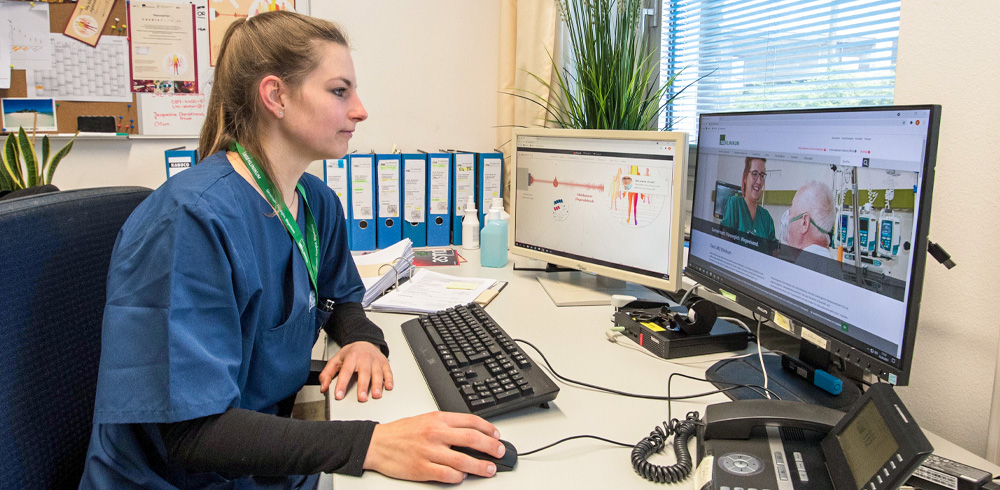 Carola answers the inquiries and looks for suitable participants to come to LMU Klinikum.